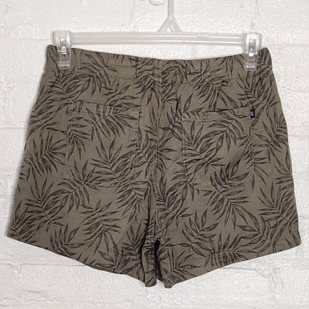 GAP Patterned Shorts - Picture 4 of 4